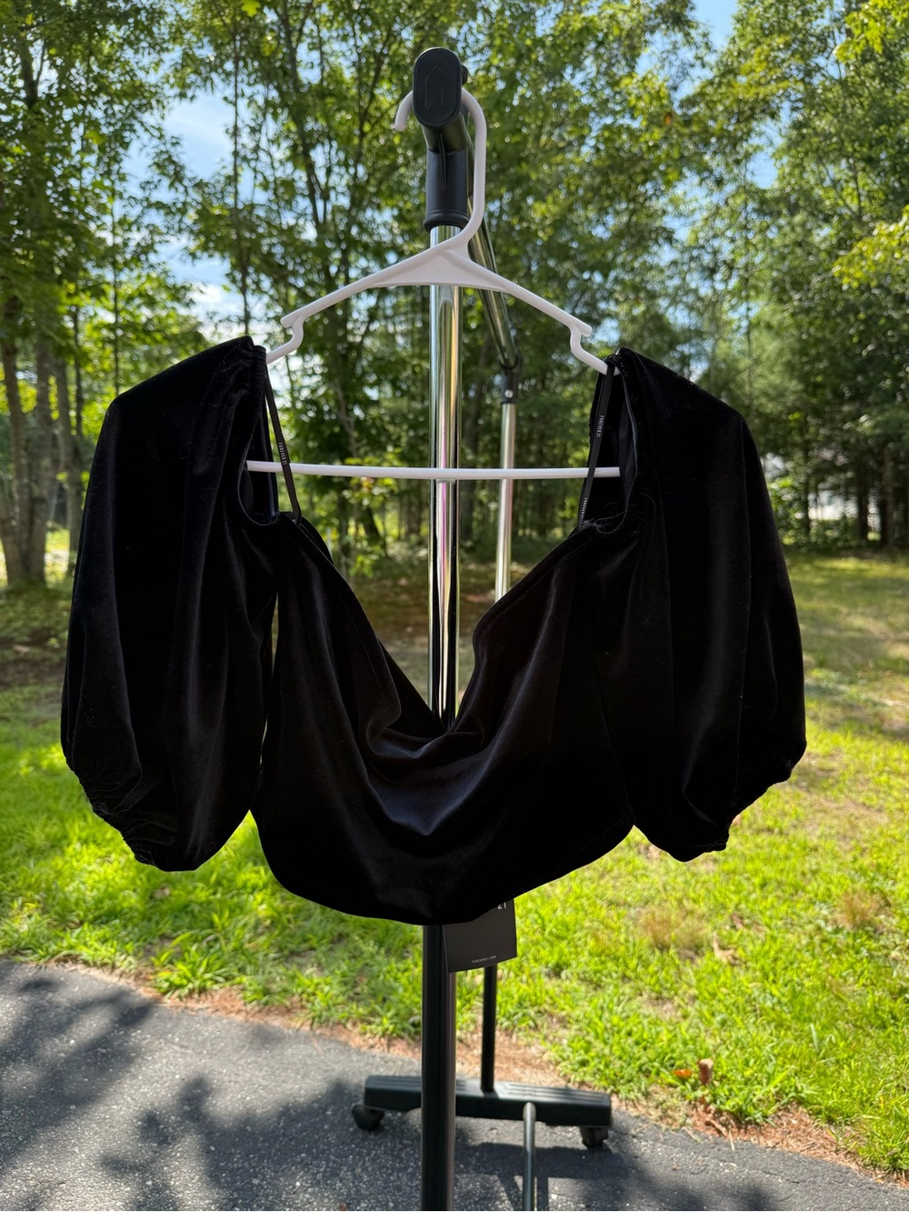 Forever 21 Black Velvet Puff Sleeve Crop Top